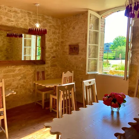 Maison As Cambous * Sauveterre-la-Lemance